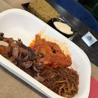 Il mio piatto, e l’hummus offerto  at Alhambra in Milan