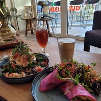 Sandwich m. Ei & Shirmps & veganer wrap. at Den Glade Gulerod in Ringkobing