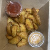 Patatas con cheddar y chili  mejicano   at The Ferment Valencia in Valencia