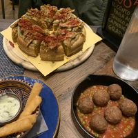 yukka fritta, polpette vegane, pizza al tegamino con crema di melanzane, kebab vegano, pomodoro liofilizzato e zucchine grigliate  #Veganuary at Darsenale - Bizantina Brewpub in Ravenna