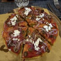 Pizza al padellino con feta veg, pomodorini, olive e cipolla   at Darsenale - Bizantina Brewpub in Ravenna