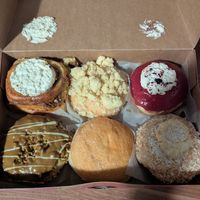 6er box at Sammys Berliner Donuts in Berlin