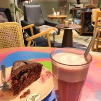 choco cake and latte at NOOARE in Lyon