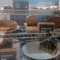 Labeled vegan pastries at mamacoffee in Prague