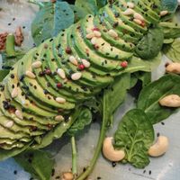 Vegane Stulle (Sourdough with beetroot-spread, avocado, spinach, nuts and seeds and sesame oil) at Café Karin in Frankfurt