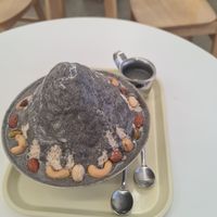 Black sesame shaved ice at Pan Honesta 빵어니스타 - Itaewon in Seoul