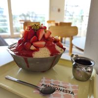 Strawberry oat milk bingsu at Pan Honesta 빵어니스타 - Itaewon in Seoul