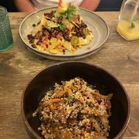 Loaded nachos @ stir fry noodles with spicy peanut sauce and began shrimps.   at Meet Vegano in Malaga