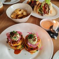 Tofu benedixt and burger at Meet Vegano in Malaga