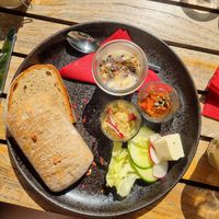 Vegan Breakfast plate - 9,20€ at 5 Senses Coffee - Herdern in Freiburg