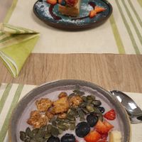 Vegan desserts: acai bowl & cheesecake at MYND Adeje in Tenerife