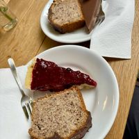 Nusskuchen, Schokoladentarte & Beerentorte  at Plagwitz Samstags Markt in Leipzig