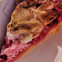 Johannisbeerkuchen mit Baiser (vegan!) at Guutsje Rüsselsheim in Ruesselsheim