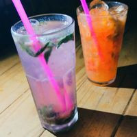 Gin tônica de uva e um drink n lembro qual at Sovaj Veg Bar in Recife