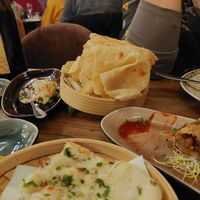 Je kunt altijd meer hapjes bijbestellen van de losse kaart. Allemaal vegan. at Silk Road in Tilburg
