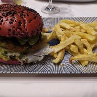 Hamburguesa casera de verduras. at Alma Nostra in Segovia