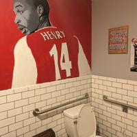 King Thierry in the toilet at The Cannon in New Haven