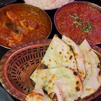 Vegan Vindaloo and Tofu Cury at Restaurant Bollywood in Saint-hubert