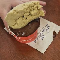 Piccolo Cioccolato fondante & pistachio gelato at Gelateria Ballini in Verona