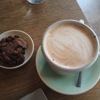 Chocolat chaud + cookie 🍪 très bons ! at MIGNON Café in Paris