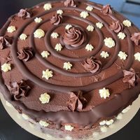 Chocolate cake, pre-slicing. Gorgeous 😀  at Julie's Cafe in Gothenburg