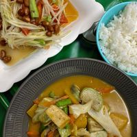 Papaya salad and curry   at Jeng Noodle Thai Food & Vegetarian Food  in Bangkok