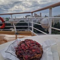 Cookie fresa /vainilla (super good) and chocolate/plátano- with a view at Capitán Cookie in Cadiz
