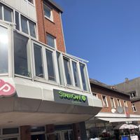 Stadtcafé-Gebäude mitten in der Fußgängerzone  at Stadtcafe in Nordenham