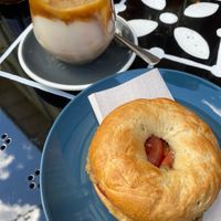 Vegan bagel with aubergine spread at Manooka Kávézó in Eger