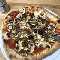 Mushroom, olive and confit of onion pizza 😋  at Pizzeria L'Olivette in Auch