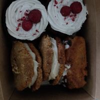 Vanilla cupcakes, maple cookies and banana bread at lu & i in Montreal