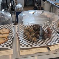  at lu & i in Montreal