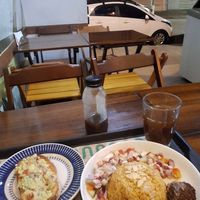 Cuzcuz marroquino, tostada de abacate e mate com limāo at Haya Falafel - Tatuapé in Sao Paulo