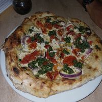 Pizza de pesto, 10/10, la masa estaba deliciosa at Tulia in Medellin