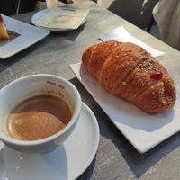 Cornetto e orzo at Pasticceria Agostini in Padua