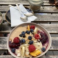 Porridge with berries   at Fågel by artizán in Budapest