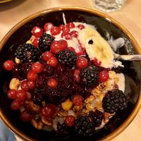 Berry poppyseed oatmeal  at Fågel by artizán in Budapest