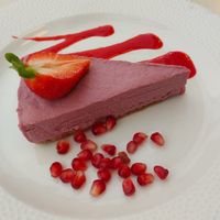 Vegan frambozencheesecake at Menza in Budapest