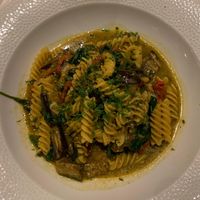 Brown rice pasta fusilli with fresh baby spinach, roasted bell peppers, eggplant and avocado pesto (3.690 Ft) at Menza in Budapest