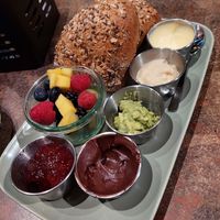 Vegan breakfast: 2 rolls (choice of wheat or whole grain), chocolate cream, jam, hummus, avocado cream, margarine, fruit jar & 0.2l juice (9.30€) at Café Panda in Fulda