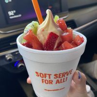 Vegan California Swirlin’ (Pineapple Strawberry Lemonade) w/Kiwi and Strawberries 🍓😛  at Yogurt Mill in Modesto