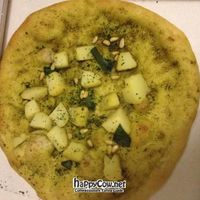 foccacia patate e pinola at Sfizy Veg in Berlin