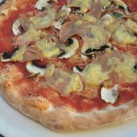 Ham mushroom pizza at Sfizy Veg in Berlin