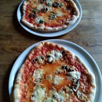 tres formaggi soyrizo; Bottom: gourmet at Sfizy Veg in Berlin