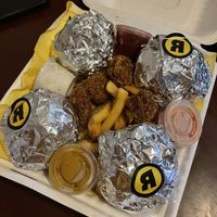 “Mini x4 unidades” combo (2x2 la crispy y queso tocino) . queso y tocino 3/10  at La ReContra in Lima