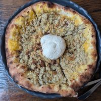 4 cheese pizza at Pianta in Bogota