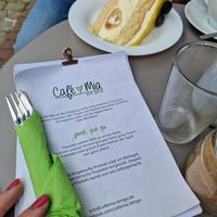 Speisekarte und Zitronen-Windbeutel-Torte at Café Mia in Lemgo