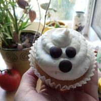 Boo box cupcake at Bunny's Vegan Bakery - Pop Up in Queens