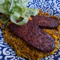 Tempeh on rice at Sunmoon - Alabin in Sofia