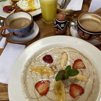 Veganes porridge und Soja Cappuccino   at Cappuccino Cafe in Cusco